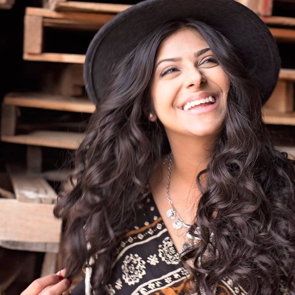 Meet your Posher, Monica - Picture 1 of 1